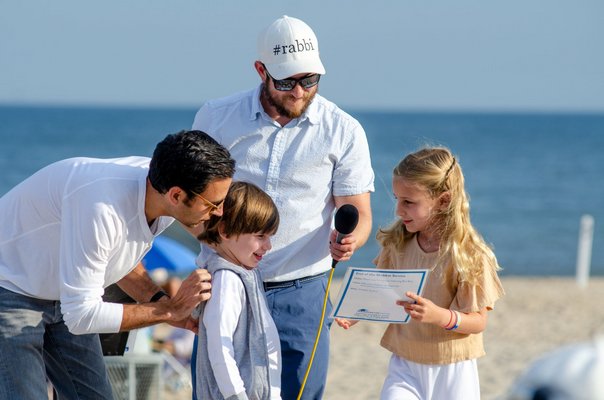 The Jewish Center of the Hamptons hosts a Shabbat service on Friday Night at Main Beach. WIL WEISS