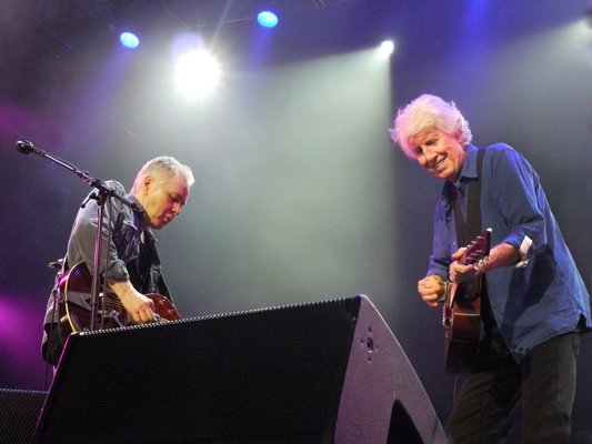 Graham Nash, right, and Shane Fontayne on stage.