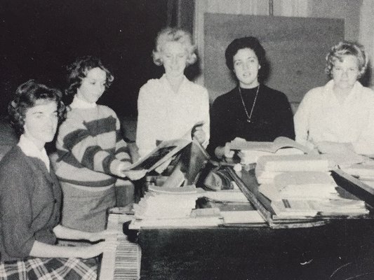 The Junior Sweet Adelines at East Hampton High School. COURTESY PEGGY DISUNNO