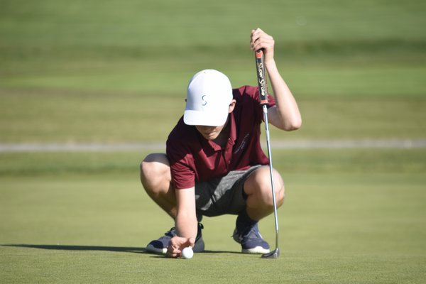 Mariner Jack Blackmore gets the perfect placement on his ball before his putt.