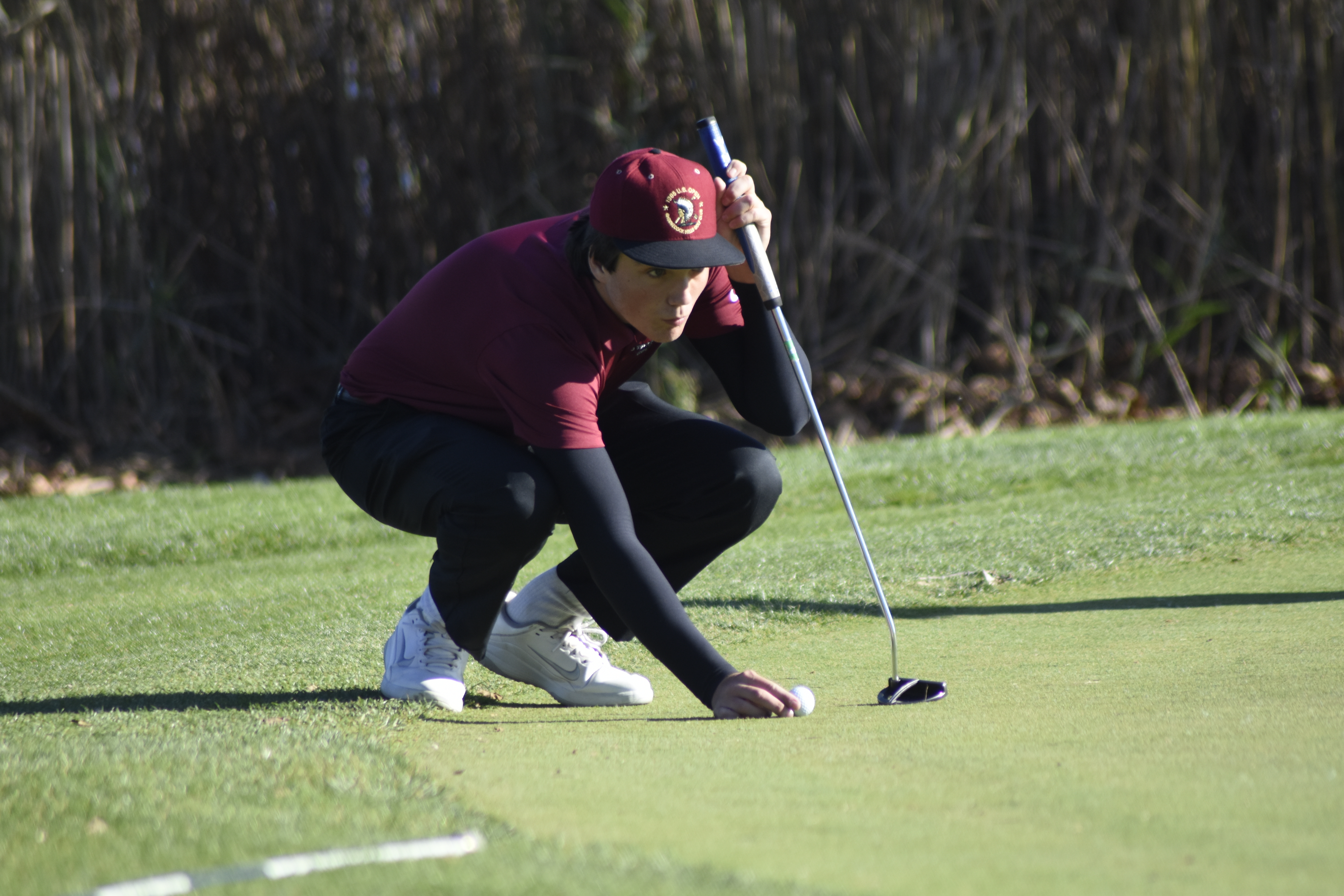 Mariner Chris Kreymborg lines up his putt on the 10th hole.