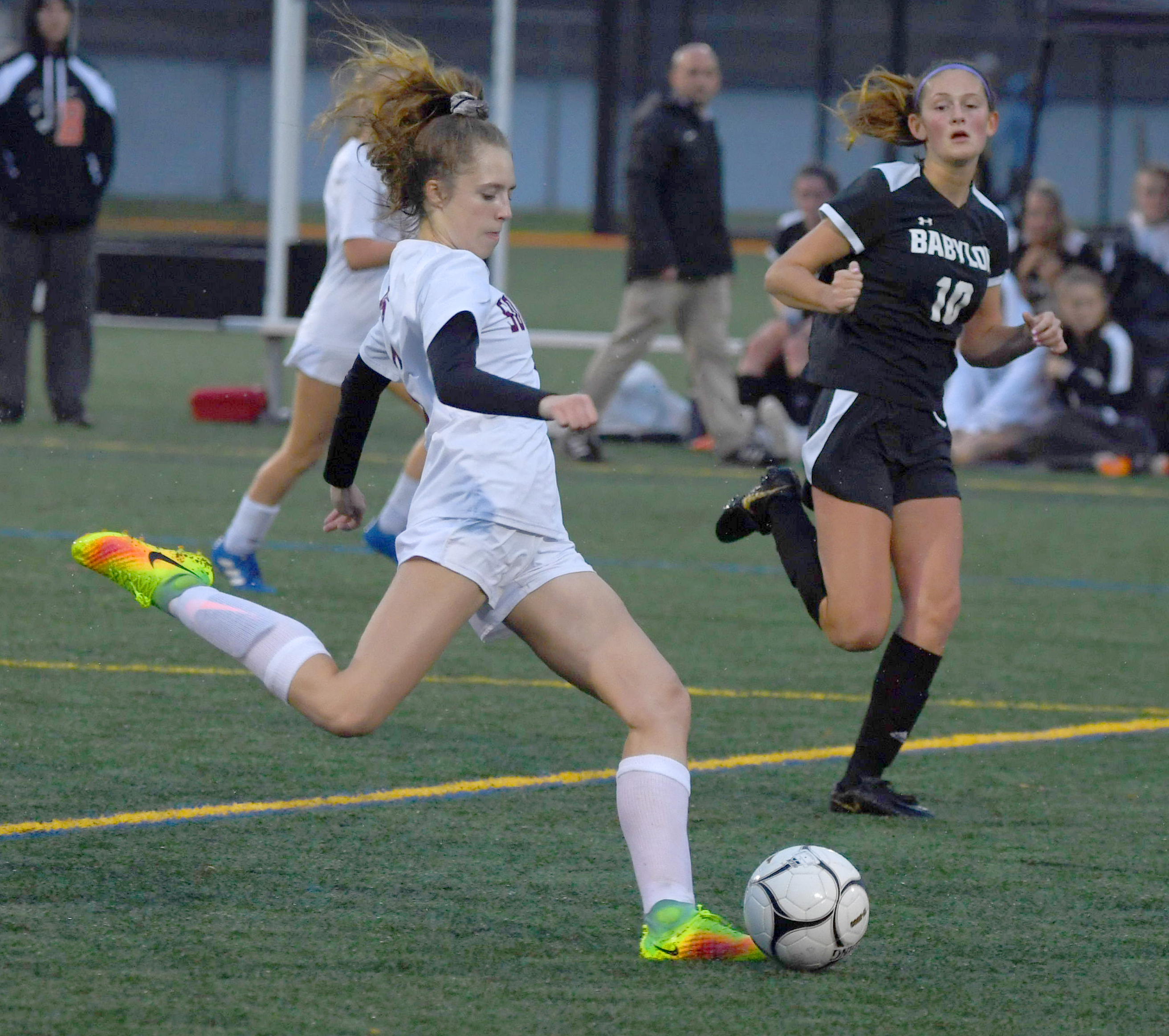 Southampton's Taylor Zukosky lofts a pass forward to a teammate, just in front of Babylon sophomore Campbell Stein.