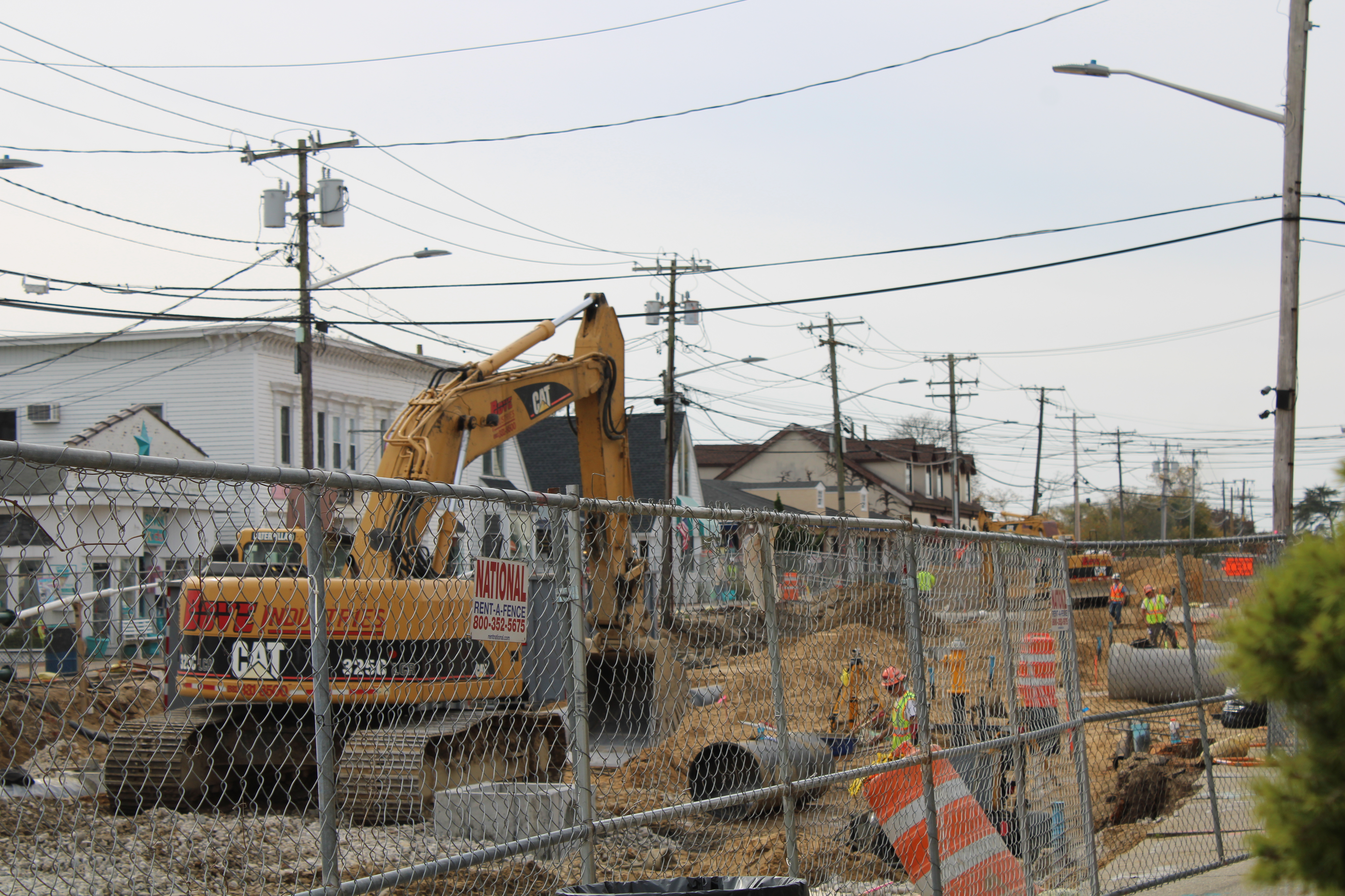 Main Street im Westhampton Beach is still open while construction is underway.