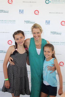 Ali Wentworth with her daughters.