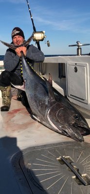 Marek Janota with a nice bluefin tuna caught aboard the Tuna.com while fishing in Massachusetts last week.