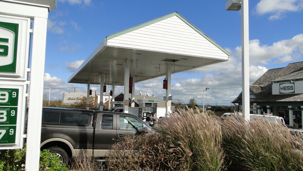 The Hess gas station in Wainscott was one of the only gas stations to still have gas on Thursday afternoon. JPL