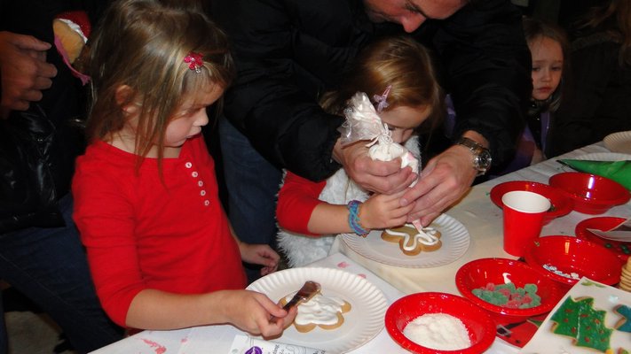 enjoy some cookies at the tree lighting festivities at The Maidstone in East Hampton Village on Sunday. COLLEEN REYNOLDS