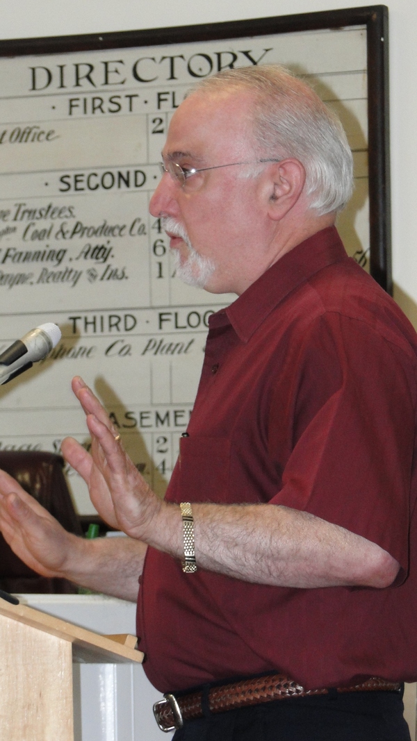  P.C. of Hauppauge describes the plans for proposed Country Pointe at Southampton Village development. COLLEEN REYNOLDS