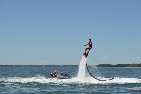 Dane Riva demonstrating a turn on the flyboard. He bends his knees to do the turn.