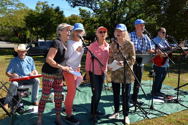 The East Hampton Historical Farm Museum hosted a community dinner on a beautiful Sunday afternoon. The Potter-Tekulsky and Friends Band provided lively entertainment. KYRIL BROMLEY