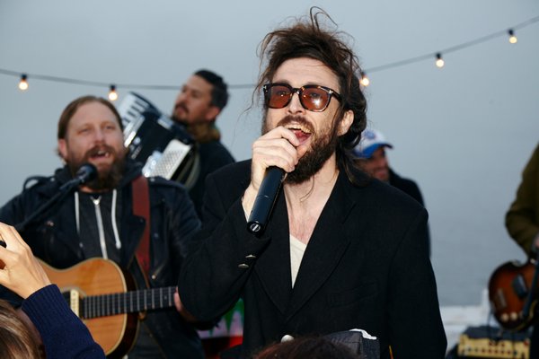 The Edward Sharpe and the Magnetic Zeros concert at Montauk’s Surf Lodge raised money for the Montauk Playhouse. NEIL RASMUS/BFANYC.COM