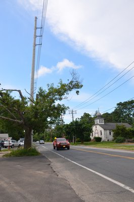  told residents PSEG is considering burying the power lines along County Road 51 between Northampton and Eastport