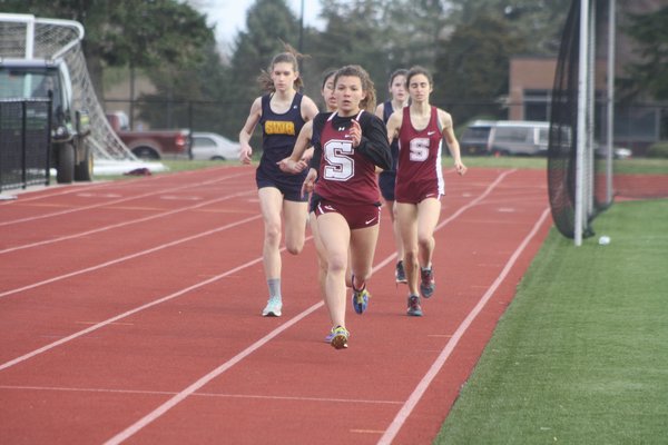 Lady Mariner Gabriella Arnold leads a pack of runners. CAILIN RILEY