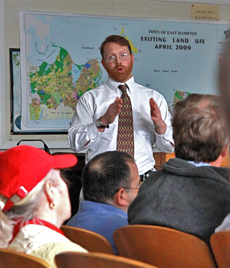 U.S. Army Corps of Engineers scientist Steven Couch addressed community members on Friday