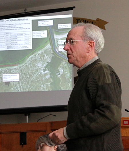 U.S. Army Corps of Engineers scientist Steven Couch addressed community members on Friday