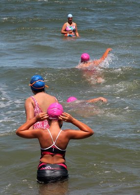 Members of the i-tri triathalon group train with the West Neck Pod open-swim group at the Maidstone Park in
