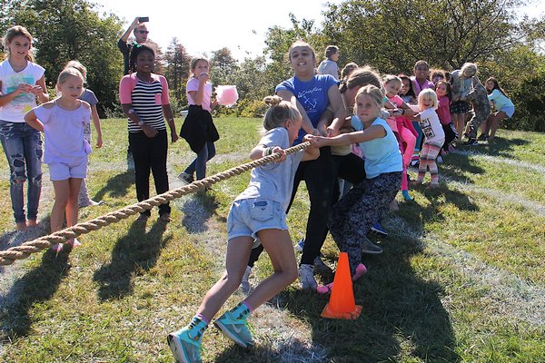 Kids compete in the tug-of-war.