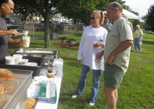 Huntington visitors Pete and Annettte DeRosa purchasing rice pudding at the Shagwong stand.