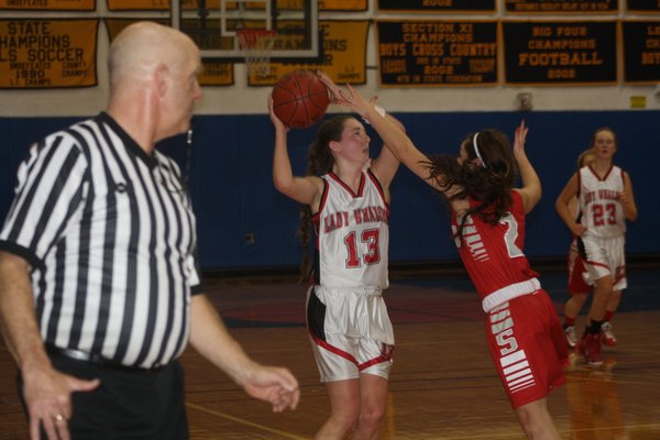Eilis Sheil looks for a teammate to pass to. CAILIN RILEY