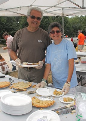 Don Cirillo and Carole Campolo dish out the clam pie.