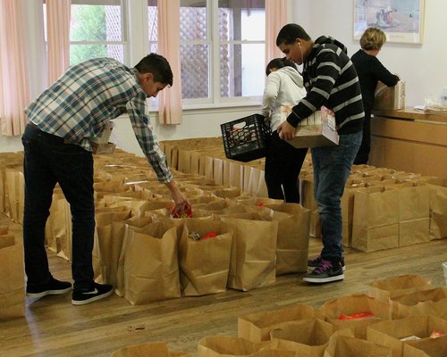 Volunteers pack bags of food for the Thanksgiving holiday at the East Hampton Food Pantry on Monday. KYRIL BROMLEY