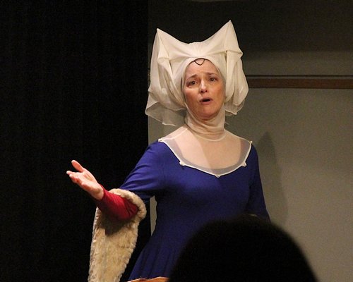 Suzanne Savoy as Christine de Pizan in her one-woman show