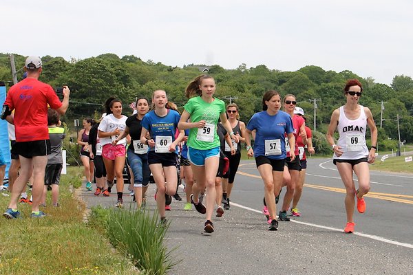 Runners start out the Montauk Mile on Sunday. KYRIL BROMLEY