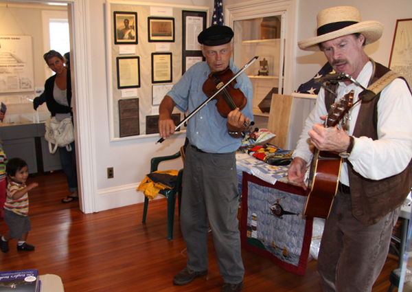Dan Skabeikis and Tim Fitall sang and played sea shanties for visitors at the Montauk Lighthouse Museum
