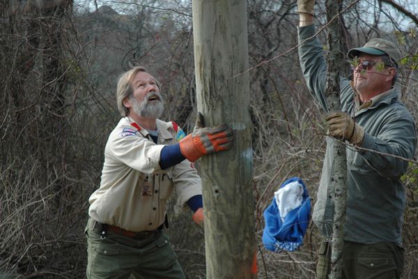 Scoutmasters Thom Speckenbach and Tac Hostetter set the pole.