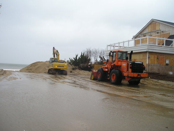 Outside the Sloppy Tuna in Montauk on Thursday. VIRGINIA GARRISON