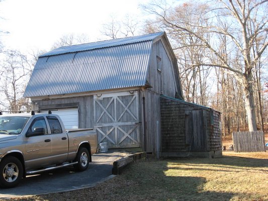The Percy Moore Barn is a similar structure