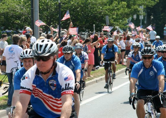 address participants at a Soldier Ride in Amagansett in 2013. KYRIL BROMLEY