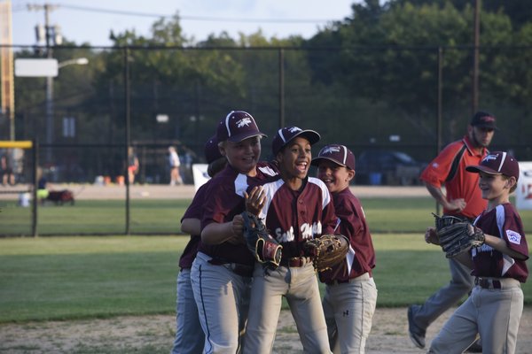  at Red Creek Park in Hampton Bays on October 10 to win its fourth straight League VII title. Last season was the first time in program history that a team had won three