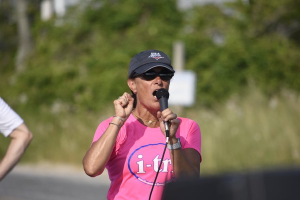 I-Tri founder Theresa Roden speak to the girls prior to Thursday's race. DREW BUDD