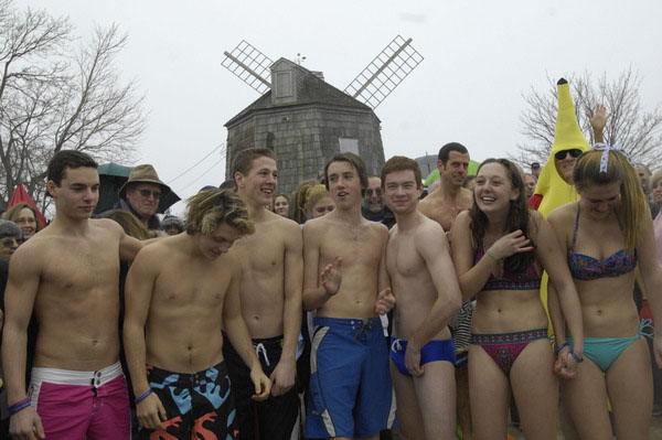 Participants wait for the Frosty Plunge to begin. 