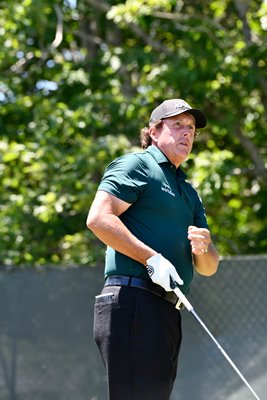 Phil Mickelson was serenaded by fans with 