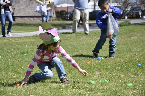 Kids on the hunt for eggs at the LVIS Easter Egg Hunt on Saturday. SHAYE WEAVER