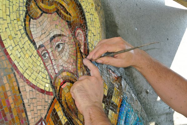  individual pieces of galss make up the mosaic.