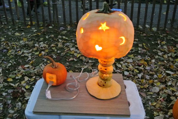 A jack-o-lamp.