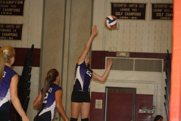 ESM senior Nikki Illuzzi sets the ball. BY DREW BUDD