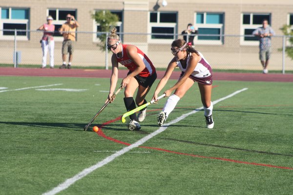 Meggie Gallo sends a pass to a teammate in Southampton's win over Babylon. CAILIN RILEY