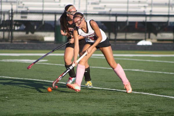 Meggie Gallo carries the ball in Southampton's win over Babylon. CAILIN RILEY