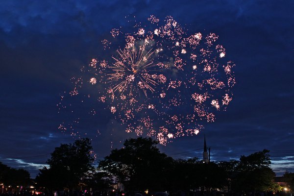 The Westhampton Country Club celebrated the independence of America with its annual fireworks display on Saturday