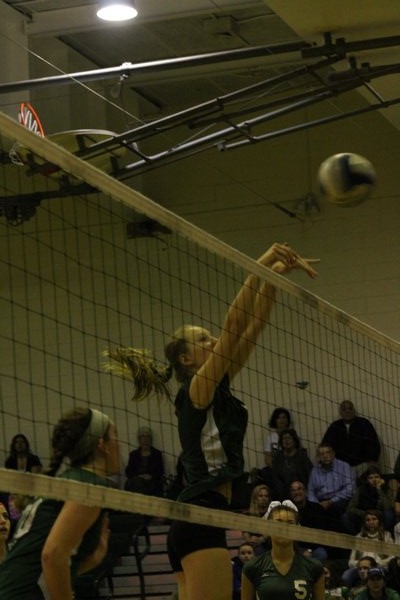 Maddie Newberger plays strong at the net against Islip. KERRY MONACO