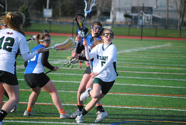 Lexi Cable shakes two Hauppauge defenders.

