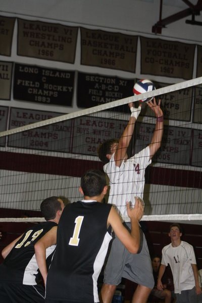 Pete Shilowich sets the ball. CAILIN RILEY