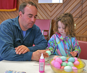 Gabrielle Payne colors Easter eggs with her dad