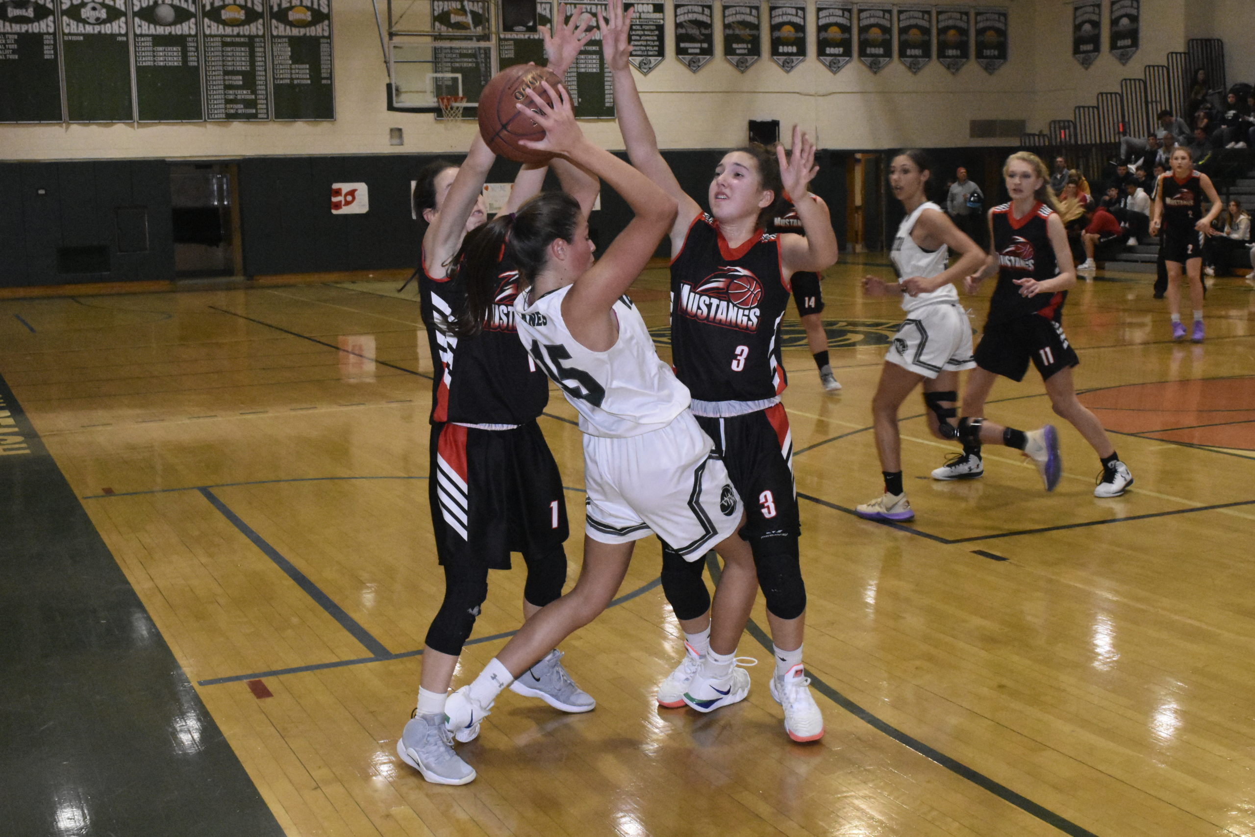 Mt. Sinai defenders surround Lady Hurricane Olivia Rongo.