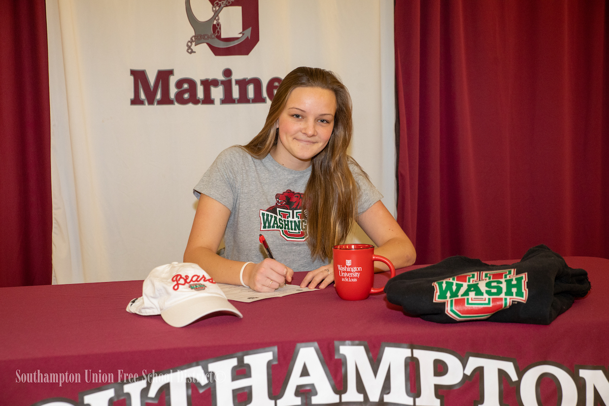 Southampton's Caraline Oakley signs her letter of intent to play golf at Washington University in St. Louis on January 7.