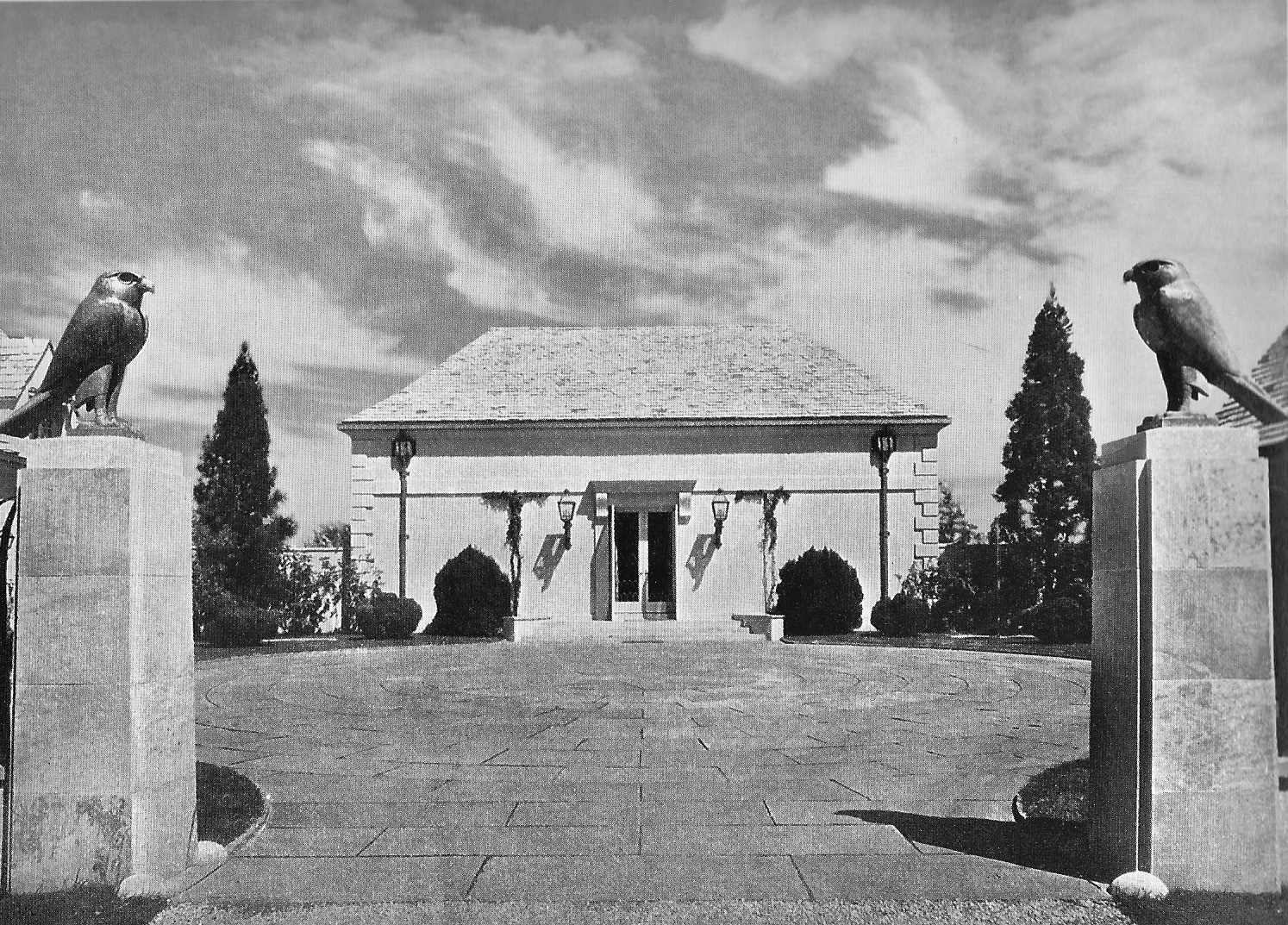 Four Fountains, circa 1931, with its original facade. COURTESY ACANTHUS PRESS